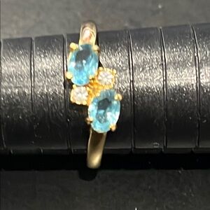 *Elegant Gold Toned and Blue Ring with Sparkling Accents